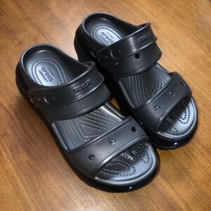 Crocs Classic Mega Crush Platform Sandal Black men 4 Women's 6